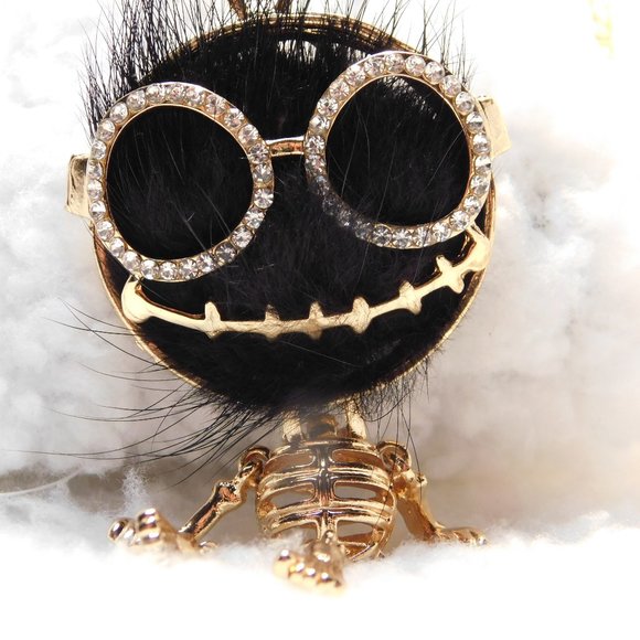 Skeleton Pendant and chain - Picture 2 of 9